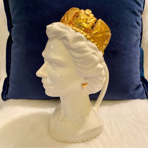 ✨Queen Elizabeth 2002 Golden Jubilee Teapot - Picture 1 of 4